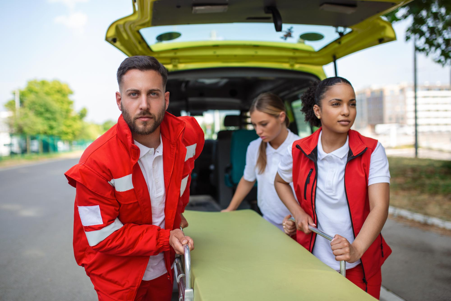 Equipos de Emergencia y Primeros Auxilios